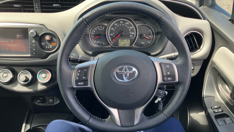 Toyota Yaris 1.33 VVT-i Icon 5dr Petrol Hatchback